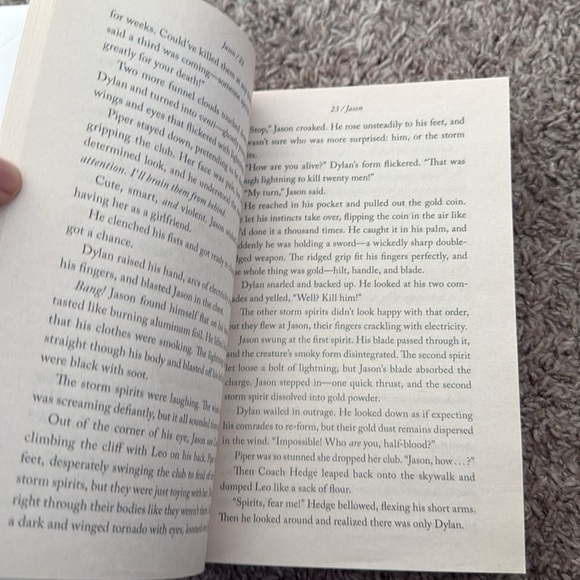 The Heroes of Olympus: The Lost Hero Book 1
Rick Riordan - Picture 6 of 6